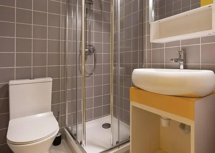 Anjos 55a-two Beds Designer شقة